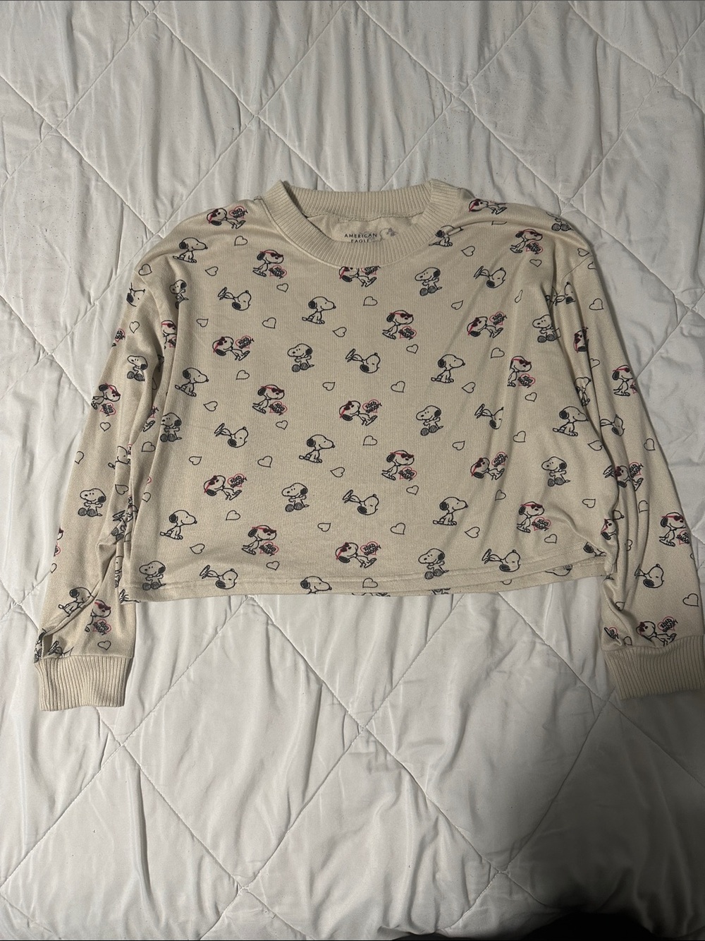 American Eagle Outfitters Cream Snoopy Heart Cropped Sweatshirt